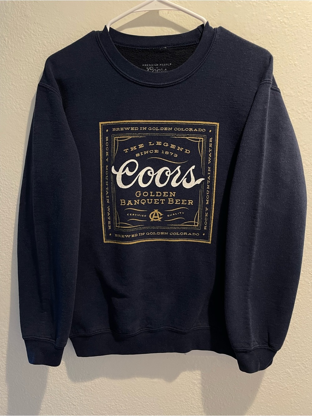 🍺 Coors Banquet Beer "The Legend" Graphic Crewneck Sweatshirt Mens Small 🍺